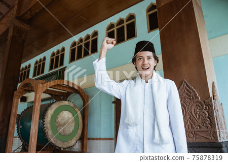 Portrait of muslim male preacher speech sharing about islam during prayer time Portrait of muslim male preacher speech sharing about islam during prayer time 75878319