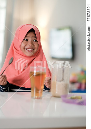 muslim girl making tea at home. muslim girl making tea at home. 75878804