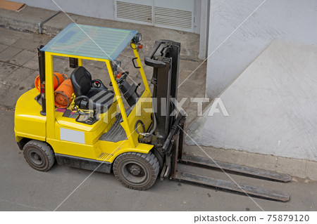 Yellow Forklift 75879120