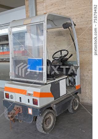 Tow Tractor Station Tow Tractor Station 75879492