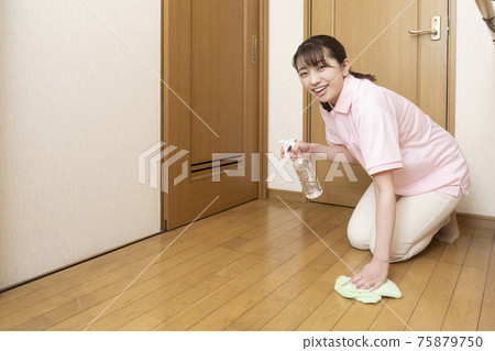 House cleaning woman wiping flooring House cleaning woman wiping flooring 75879750