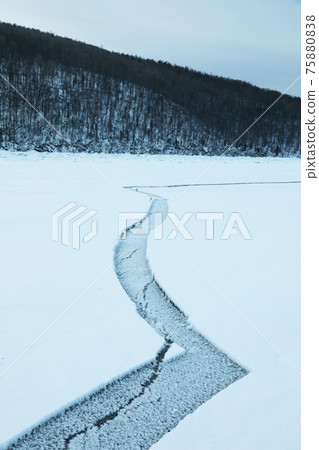 Fresh crack of broken ice on Lake Baikal 75880838