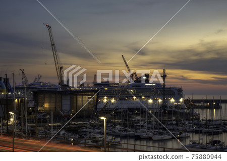 Old Port of Genoa seen at night Old Port of Genoa seen at night 75880944