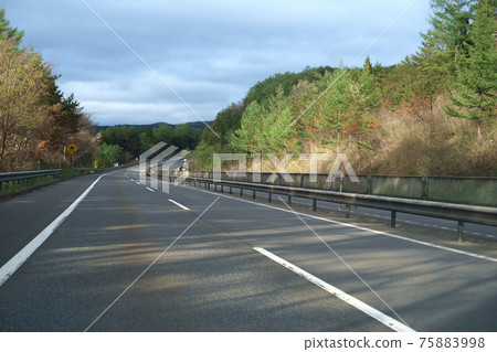 Tohoku Expressway in the afternoon 75883998