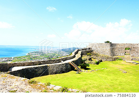 Scenery of Okinawa (view from the ruins of Nakagusuku Castle) Scenery of Okinawa (view from the ruins of Nakagusuku Castle) 75884110