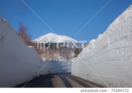 雪廊和八甲田山 75884172