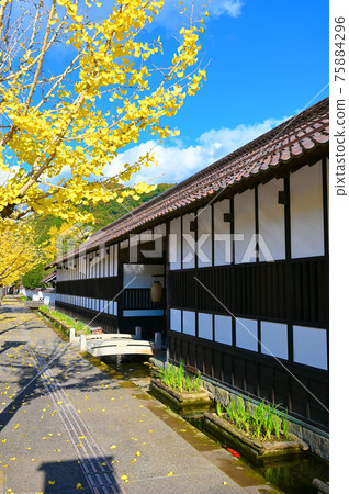 Tsuwano Clan School Yorokan Autumn Leaves Tsuwano Town 75884296