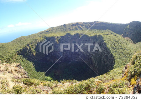 八丈富士火山口 75884352