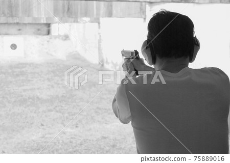 Man shooting 75889016
