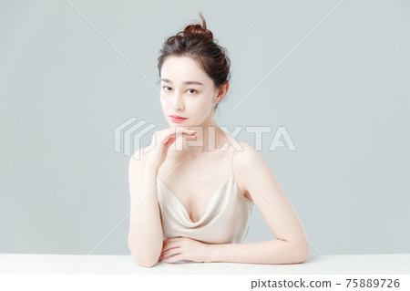 Portrait Of Beautiful Woman in Studio 75889726