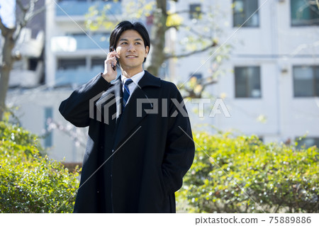 Businessman suit, smartphone, smartphone, mobile phone 75889886