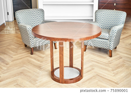 Coffee table of veneer and solid walnut near armchairs 75890001