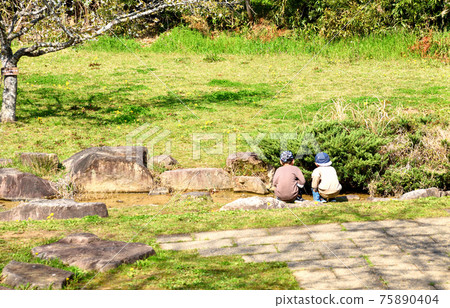 春假的孩子 春假的孩子 75890404