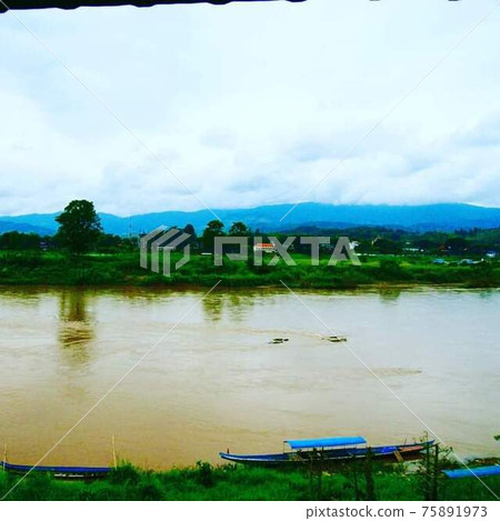 Mekong River in Pakse, Laos Mekong River in Pakse, Laos 75891973