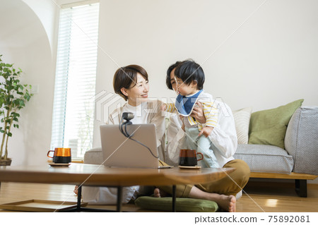 Online homecoming image Online homecoming image 75892081