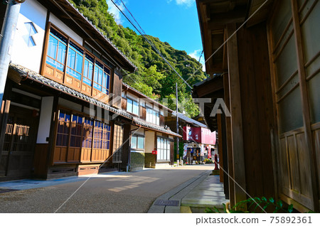 伊根町 伊根船屋 東平田地區的街景 伊根町 伊根船屋 東平田地區的街景 75892361