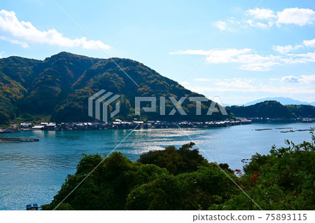 伊根灣的景色,伊根船屋 伊根灣的景色,伊根船屋 75893115