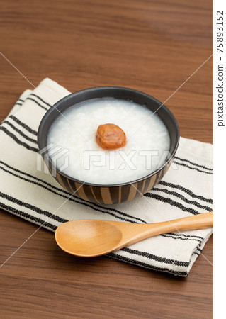 Plum porridge Plum porridge 75893152