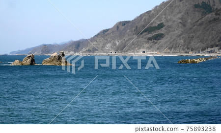 Sasagawa flow through which limited express Inaho passes Kangawa coast of the Sea of Japan 75893238