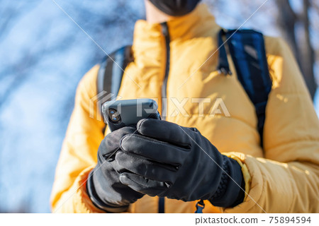 Food delivery man using smartphone 75894594