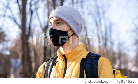 Food delivery man in a park 75894633