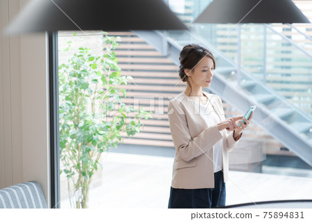 Female working upper body Female working upper body 75894831