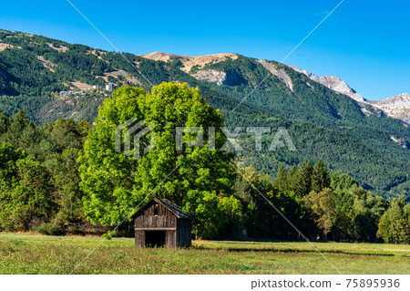Landscape view of the mountains around Le Bourg d'Oisans in France 75895936
