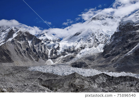 尼泊爾珠穆朗瑪峰大本營和昆布冰川 75896540