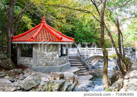 Hwaam泉水韓國江原道仁濟郡 75896990