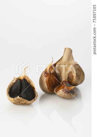 Aged and fermented black garlic peeled black flesh 75897105