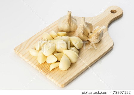 用超級食物大蒜滋養滋補和增強耐力。 75897132