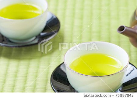 Green tea and tea utensils placed on tatami mats Green tea and tea utensils placed on tatami mats 75897842