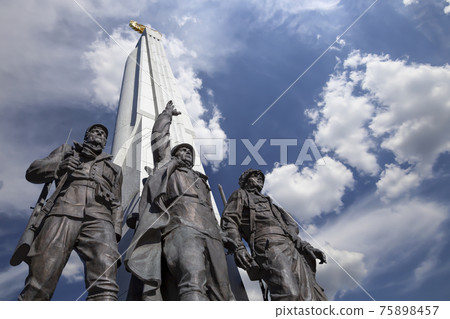 Monument to countries of anti-Hitler coalition, Alley Partisan in Victory Park on Poklonnaya hill, Moscow, Russia Monument to countries of anti-Hitler coalition, Alley Partisan in Victory Park on Poklonnaya hill, Moscow, Russia 75898457