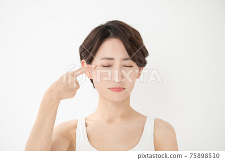 Beauty image wrinkles at the corners of the eyes 75898510