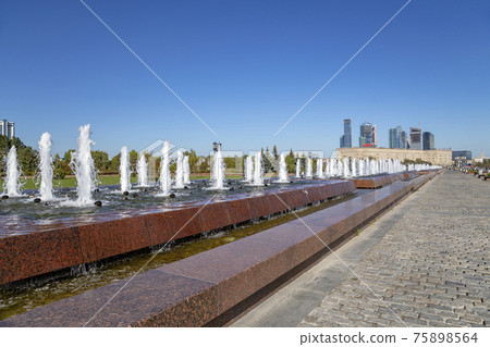 Fountain in the Victory Park on Poklonnaya Hill (Gora), Moscow, Russia. The memorial complex constructed in memory of those who died during the Great Patriotic war Fountain in the Victory Park on Poklonnaya Hill (Gora), Moscow, Russia. The memorial complex constructed in memory of those who died during the Great Patriotic war 75898564