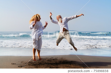 lifestyle with caucasian senior couple 75898838