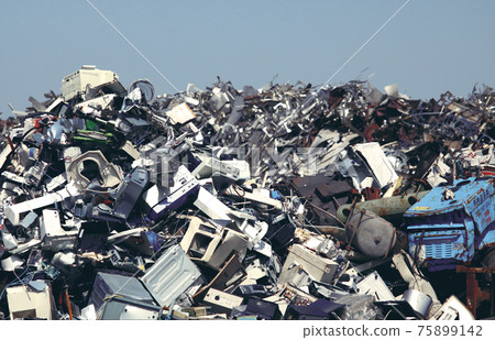 Stacked metal industrial waste 75899142