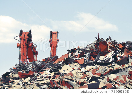 Industrial waste of metals and heavy equipment of cranes Industrial waste of metals and heavy equipment of cranes 75900568
