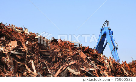 Industrial waste of metals and heavy equipment of cranes 75900582