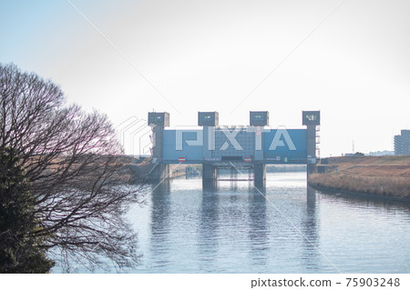 Shiniwabuchi Water Gate / Shimo, Kita-ku, Tokyo 75903248
