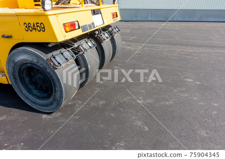 Pavement rollers Tire rollers 75904345