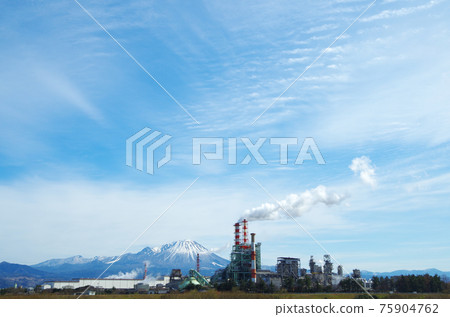 冬天的大山和Susono工廠......鳥取縣(晴天) 冬天的大山和Susono工廠......鳥取縣(晴天) 75904762