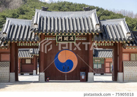 Suwon Hwaseong Palace 75905018