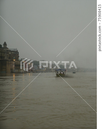 Boats on the banks of the haze Ganges and the surface of the water, India 75908415