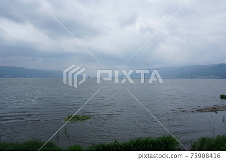 Lake Suwa in Okaya City Lake Suwa in Okaya City 75908416