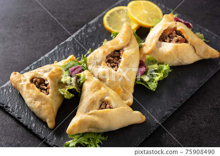 Traditional middle eastern fatayer 75908490