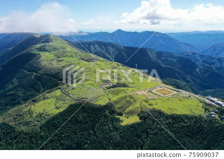 Scenery of Himezurudaira, Kumakogen Town, Ehime Prefecture 75909037