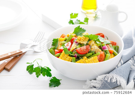 Vegetable green beans and corn salad with tomato, red onion and parsley 75912684