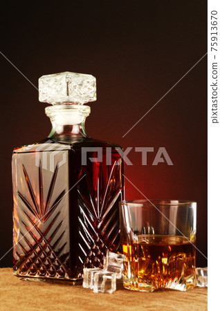 Whiskey On The Rocks 75913670