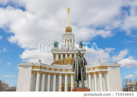 Soviet monument to Lenin in Moscow, Russia 75914643